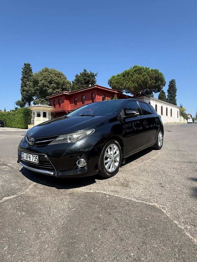 Sahibinden Toyota Auris 1.4 D-4D Premium 2013 Model - 2