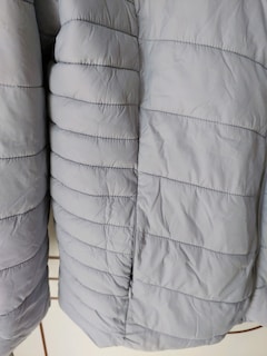 acık qri renk mont. 3 defa giyilmiş. fiyat 500 tl - 3