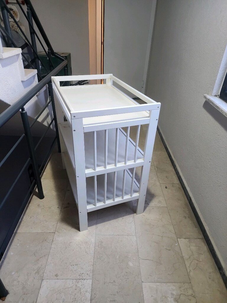 ikea alt değiştirme masası - 2