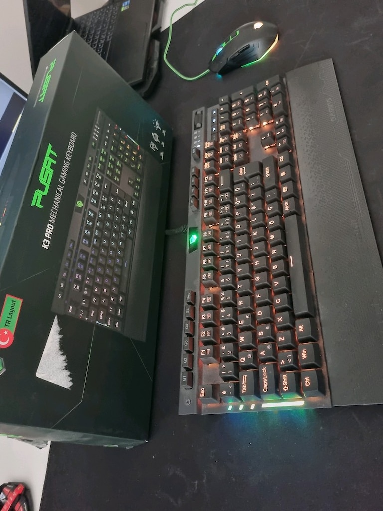 Pusat K3 Pro Mekanik Oyuncu Klavyesi - 3