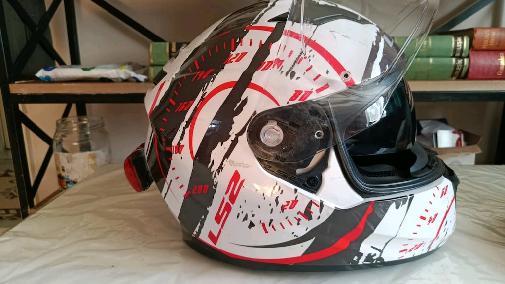 motorsiklet kask hem L beden var hem XL var