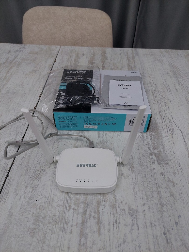 INTERNET Wireless N300 WI FI Routér. - 4