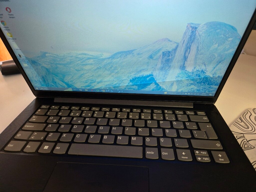 lenovo v14 ryzen 3 5300u 4gb 256 ssd mini laptop - 4
