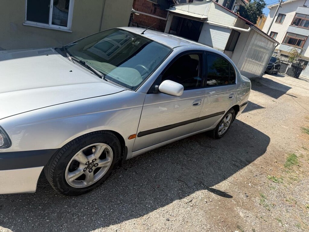 Toyota avensis 2.0 - 3