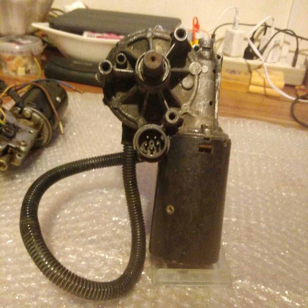 MAN F2000 F90 M90 ÖN SİLECEK MOTORU PARÇA NO: 81264016126 - 3