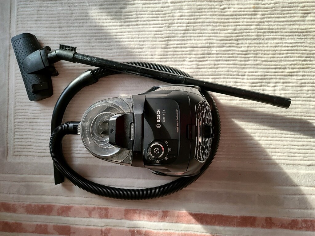 BOSCH Serie 4 Toz torbasız Süpürge Siyah - 7