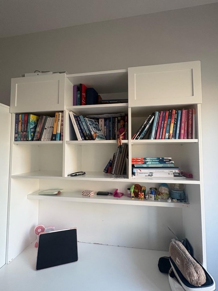 Kitaplıklı çekmeceli çalışma masası - 2