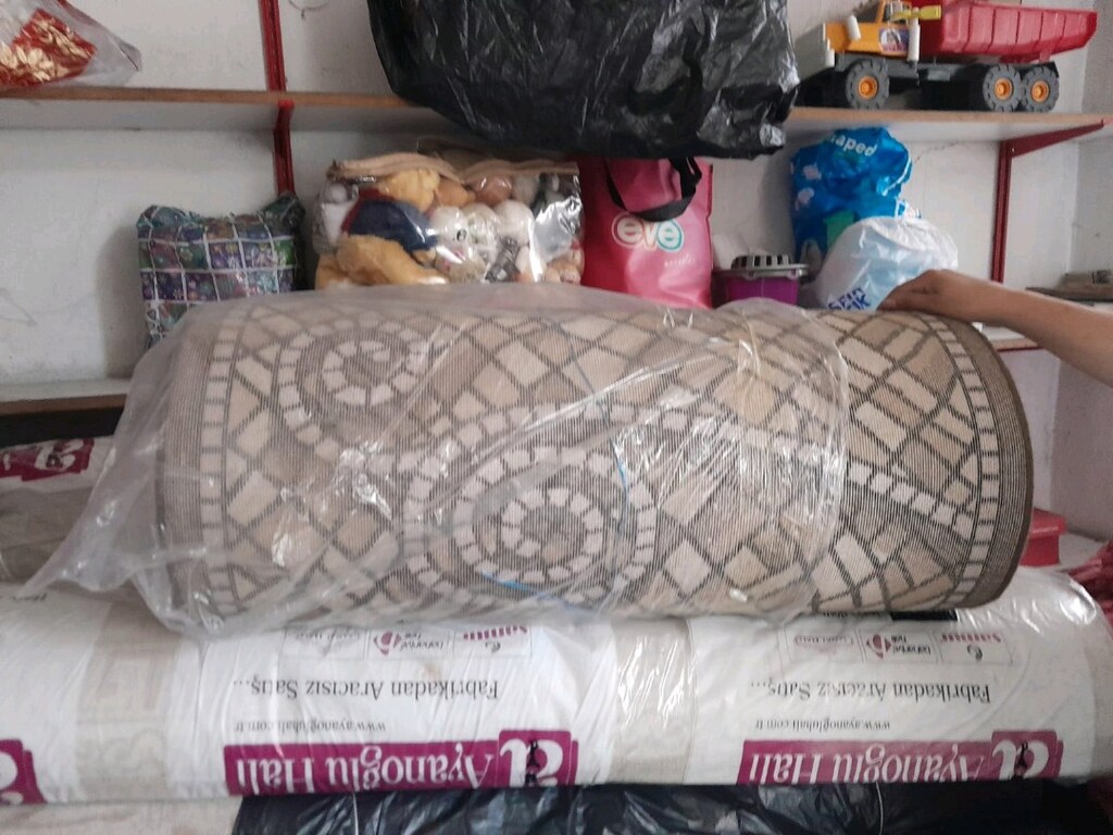 Sıfır halılar vardır 6 metrekare ve oda takımı halısı vardır - 4