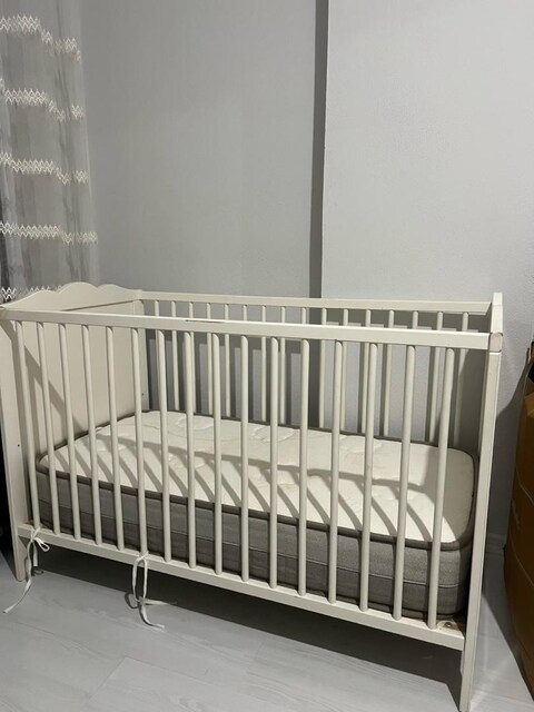 Beyaz ikea beşiği