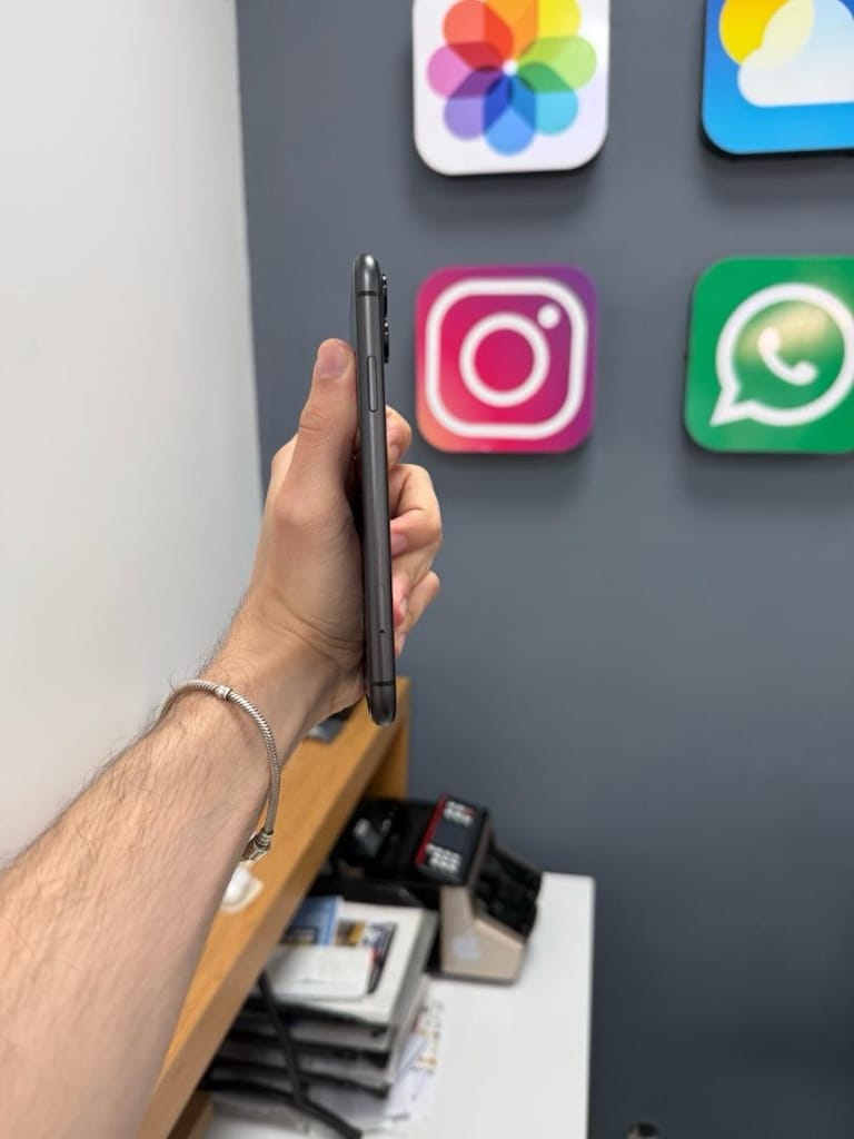 İphone 11 128 Gb Siyah Tertemiz - 2