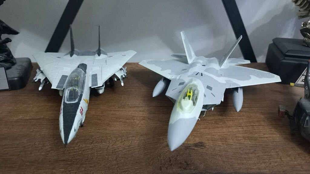 1/72 REVELL F-22 RAPTOR - 4