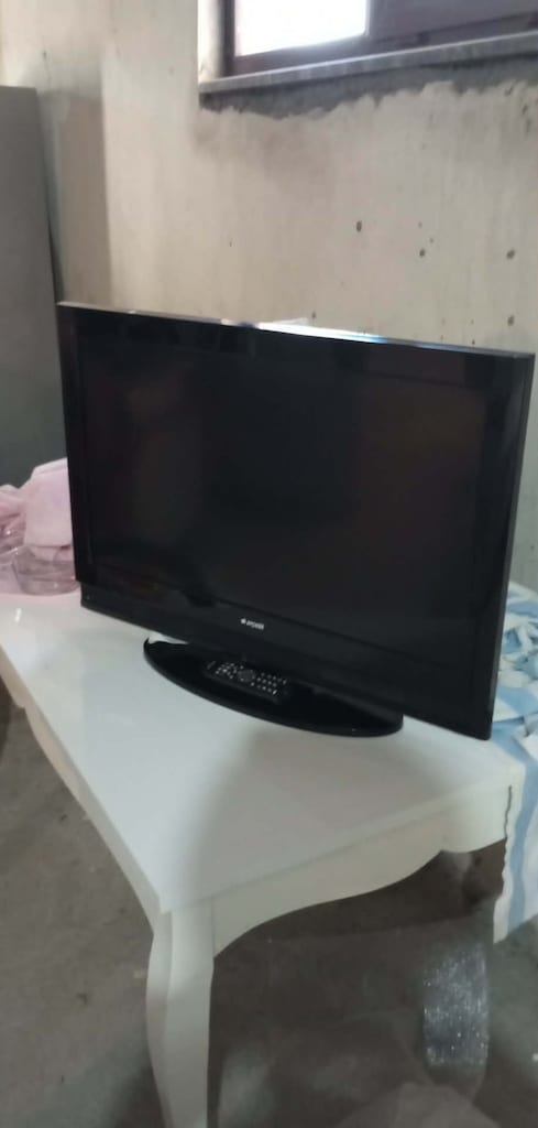 ARÇELİK MARKA 32 INC 80 EKRAN LCD TV KUMANDALI TEMİZ KULLANIŞLI 4500 - 7