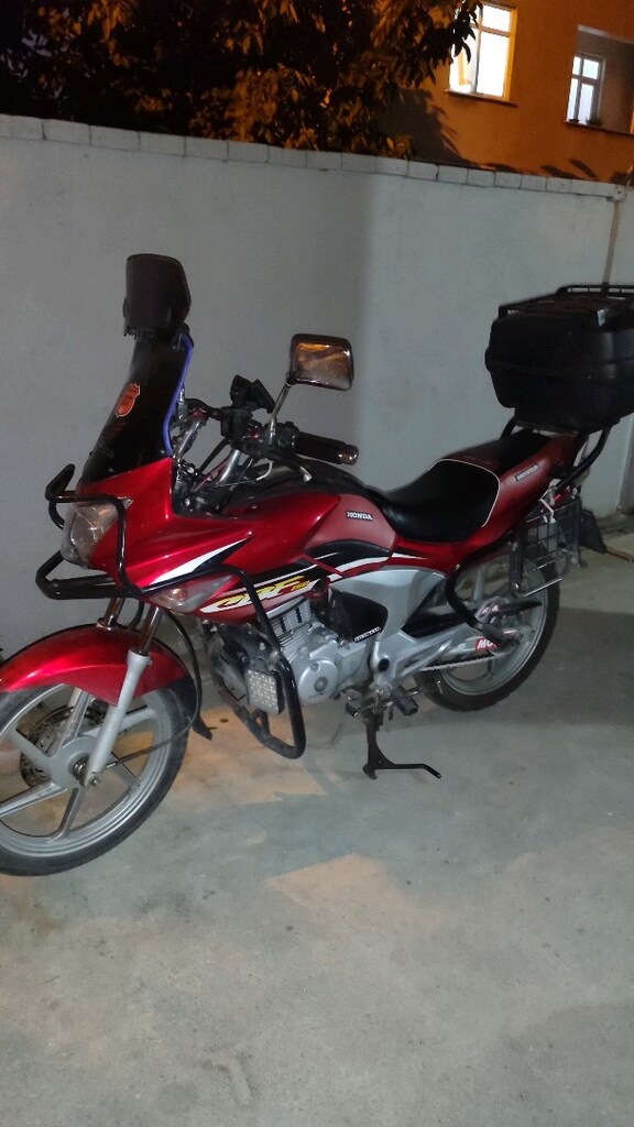 Honda motor cbf - 2