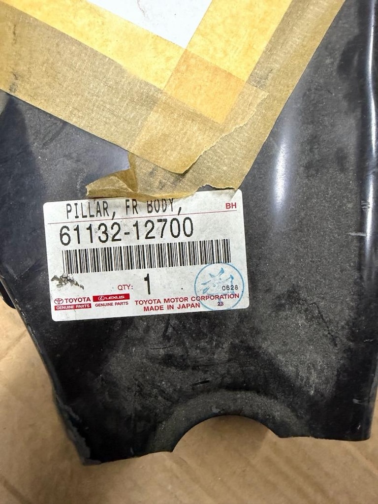 Toyota auris sağ arka çamurluk sıfır orjinal 6113212700 - 3