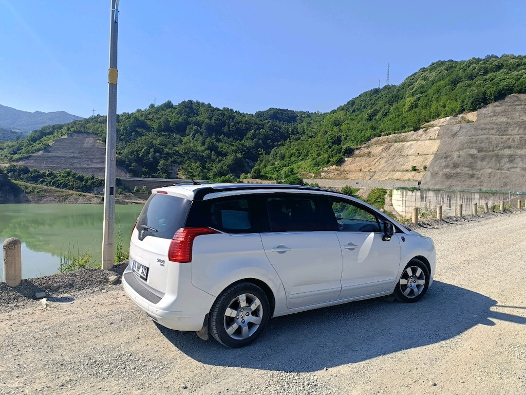 7 kişilik otomobil AİLE ARACİ Peugeot 5008 - 3