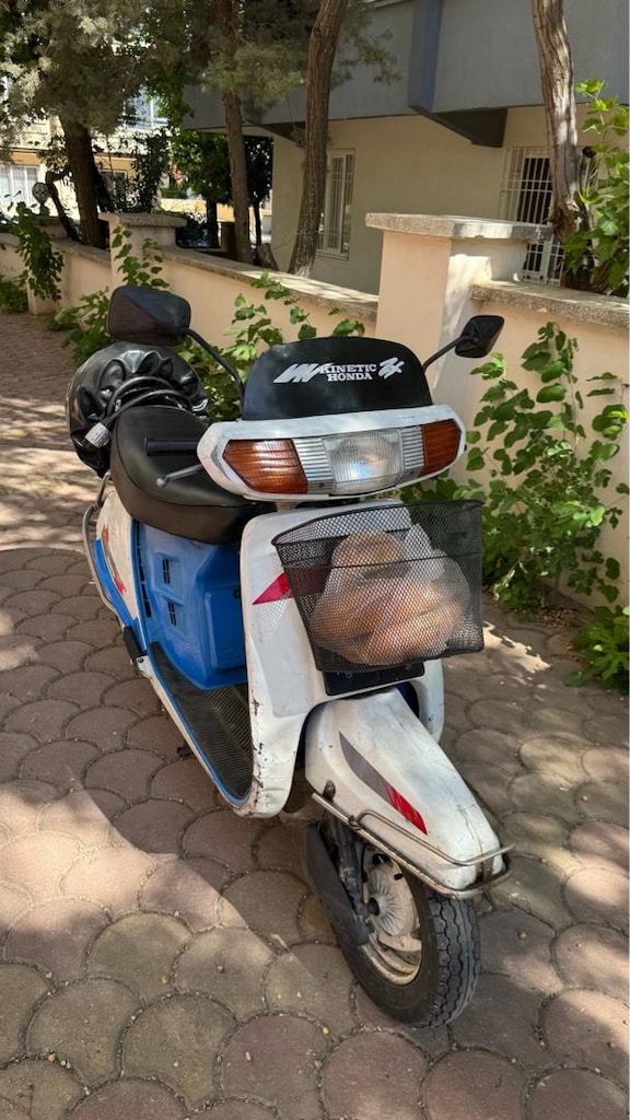 Honda Kinetic NH100