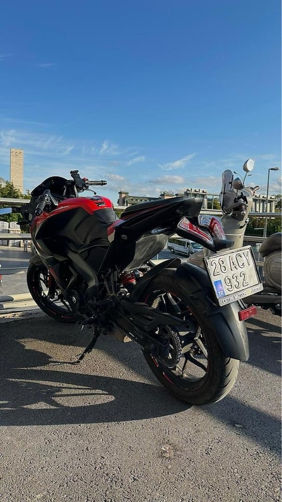BAJAJ RS 200 - 6