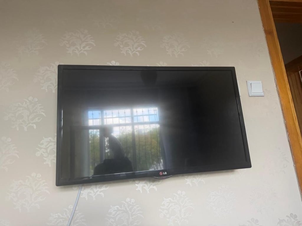LG marka 82 ekran uydu alıcılı( duvar askı aparatı ve Tv ayak dahil) - 2