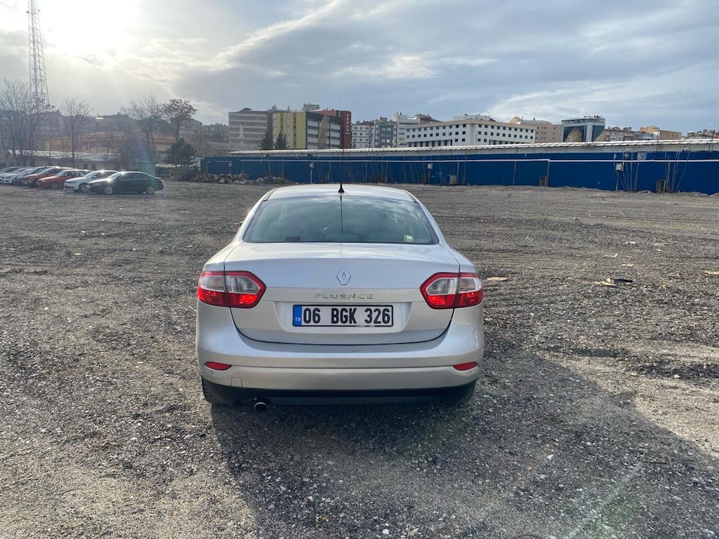 RENAULT FLUENCE extreme 1.5 dcı 110 luk otomatik - 4