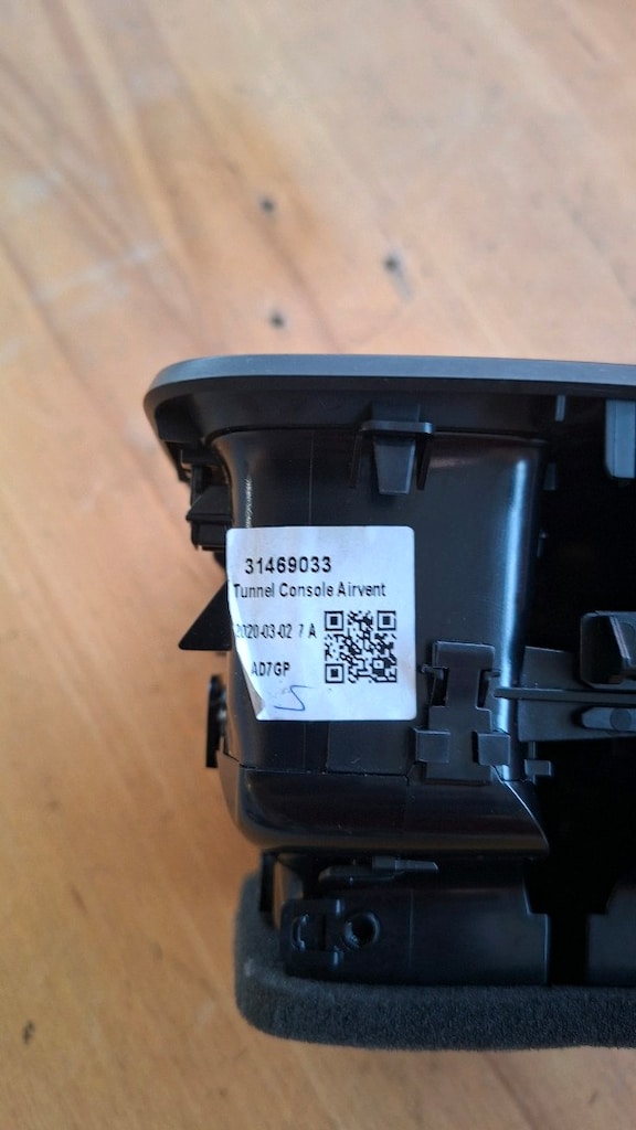 VOLVO XC40 Orta Konsol Arka Yolcu Klima Kalorifer Izgarası. - 9