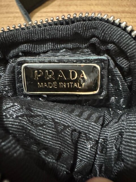 Prada AirPods Kulaklık Kılıfı Siyah Bilek Askılı Orijinal Prada