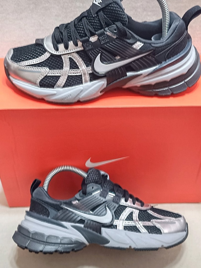 Nike V2K Run Orjinal sıfır üründür denemek için evde giyilmiş - 2