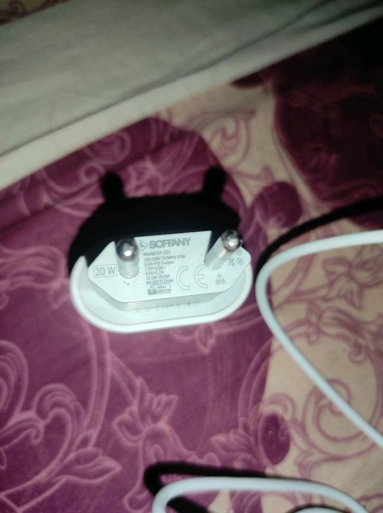 iPhone şarj aleti ve kablo - 2