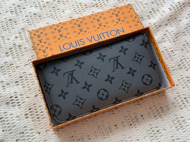 Sıfır kullanılmamış kutusunda louis vuitton cüzdan