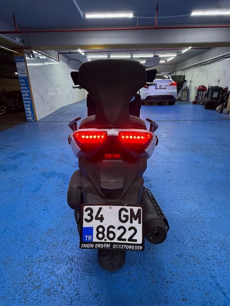 YAMAHA X MAX 250 - 5