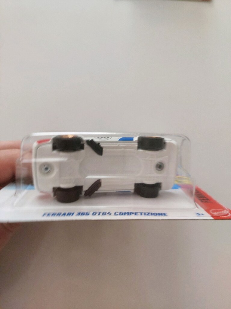 hot wheels ferrari 365 gt84 competizione - 2