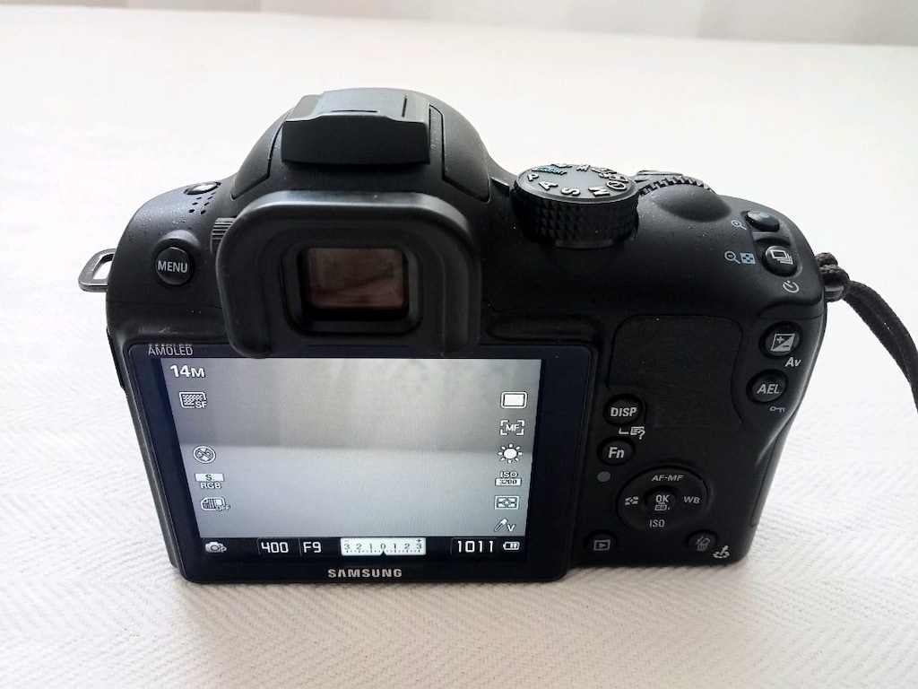 Samsung NX11 Aynasız Fotoğraf Makinesi - 6