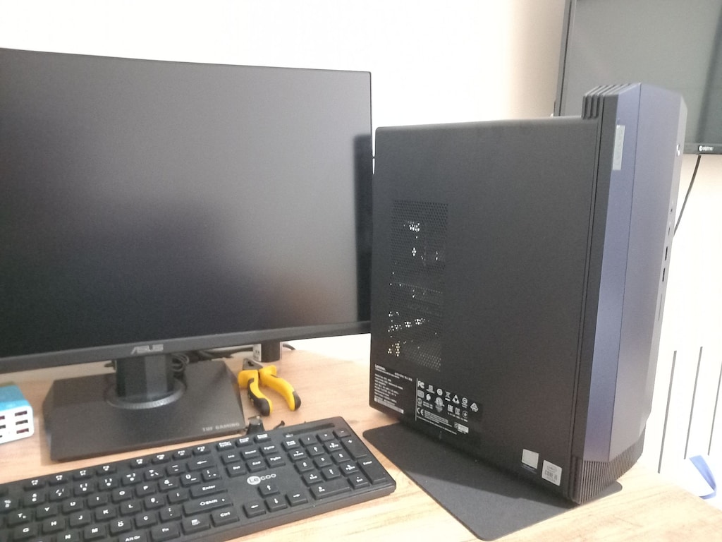 Lenovo Oyun PC i5 10. Nes 16 GB Ram 512 Ssd 1650S Ek. 23.6 Mon. - 2