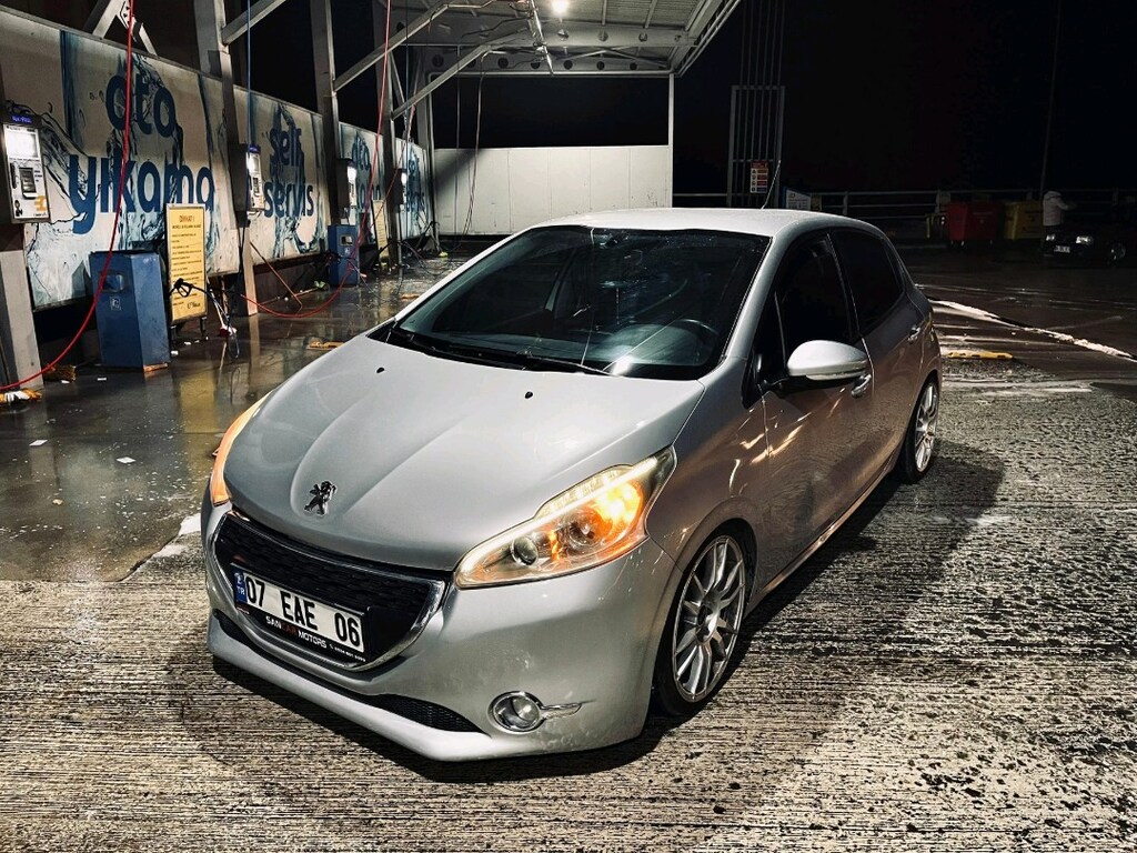 Peugeot 208 1.4 HDI 2012 - 9