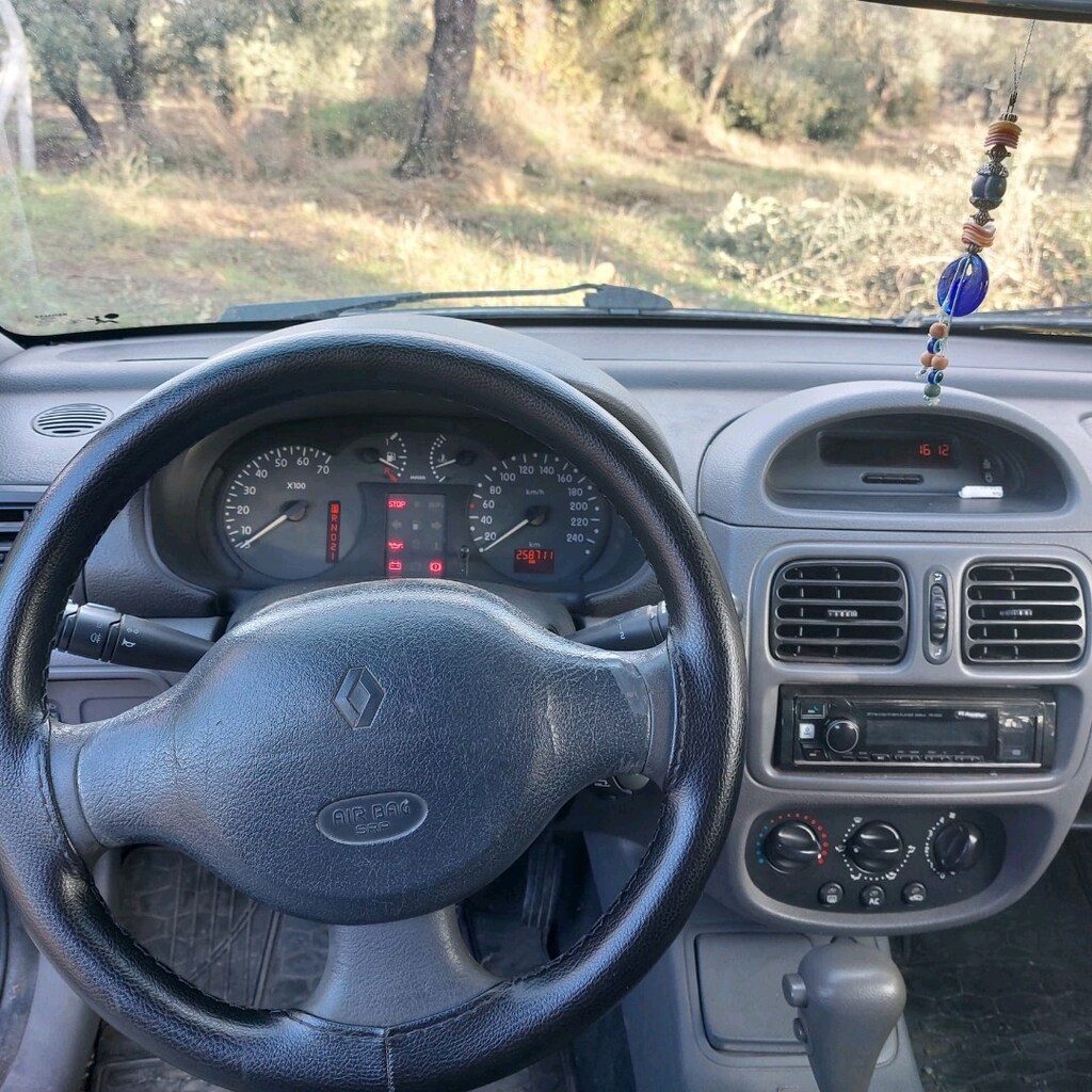 Bayan Öğretmenden Clio RTE 2000. Otomatik Vites - 12