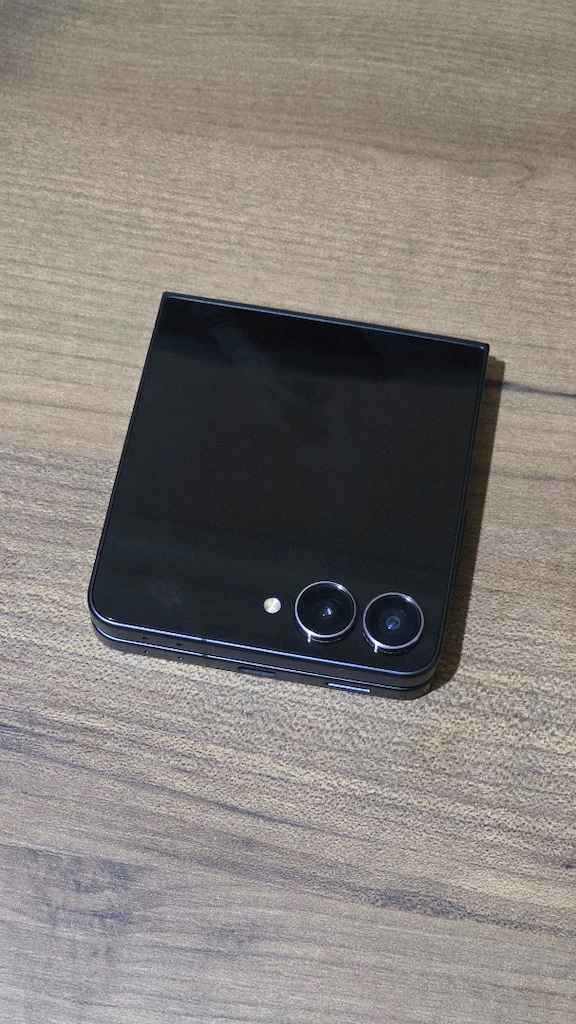 Samsung Z Flip 7 SIFIR GİBİ - 6