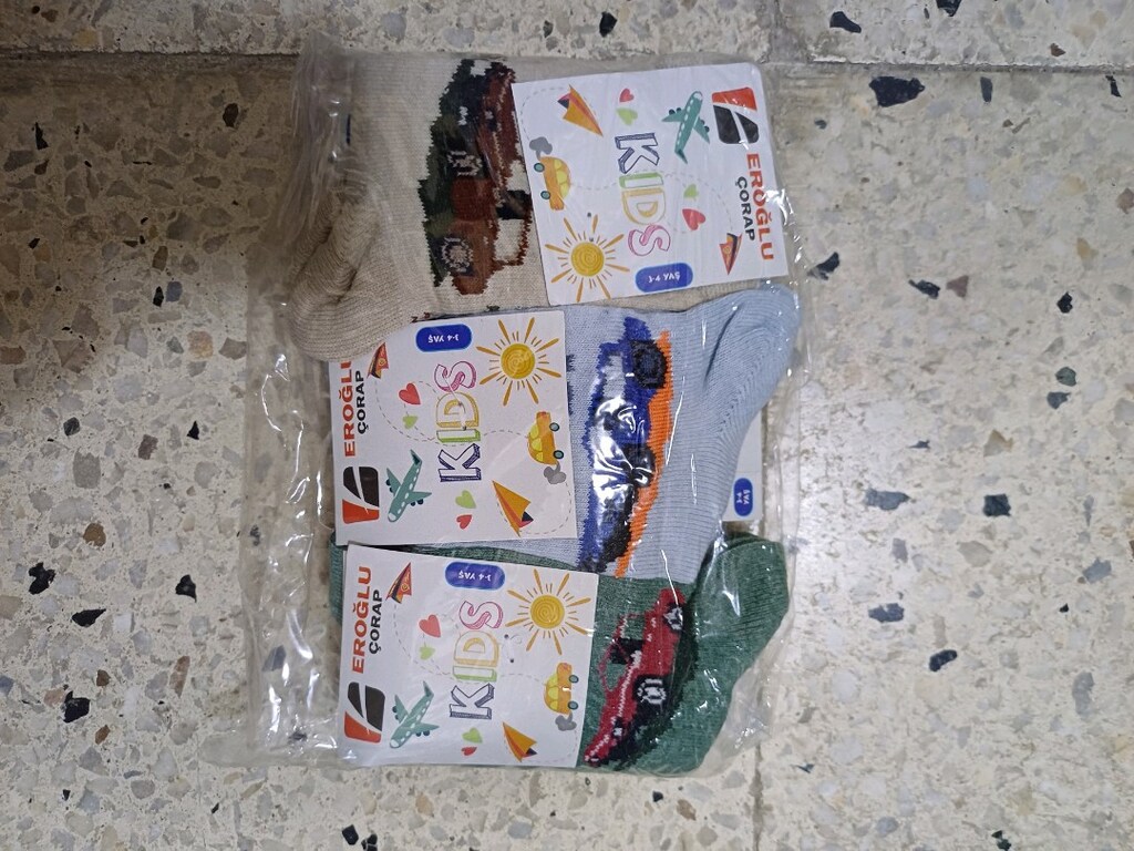 çocuk çorap her yaş her renk mevcut 12 adet 90 TL