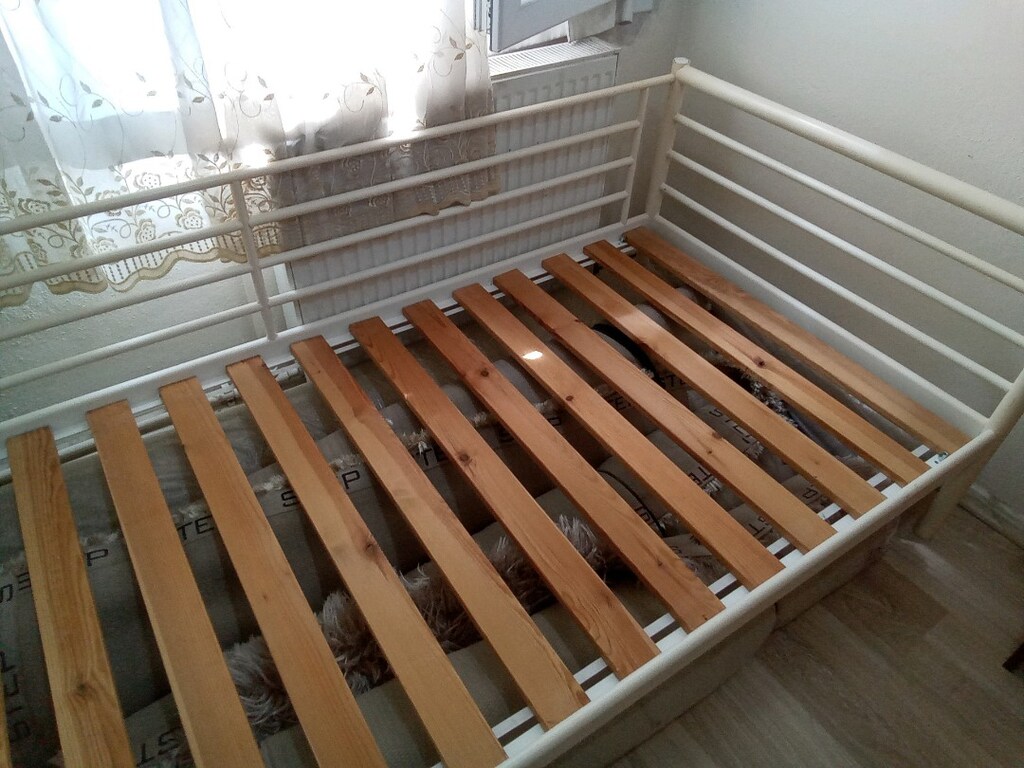 ikea beyaz ferforje divan ve tek kişilik karyola - 2