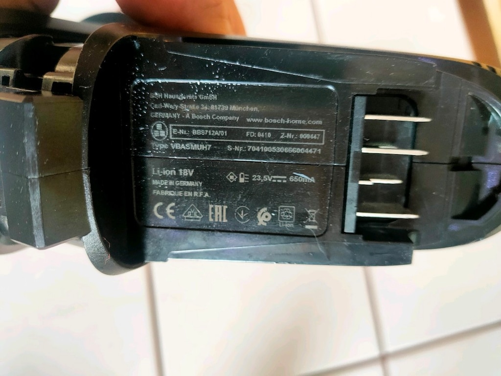 Bosch Unlimited 7 serisi şarjlı dikey süpürgelerin ana gövde . yan pla - 7
