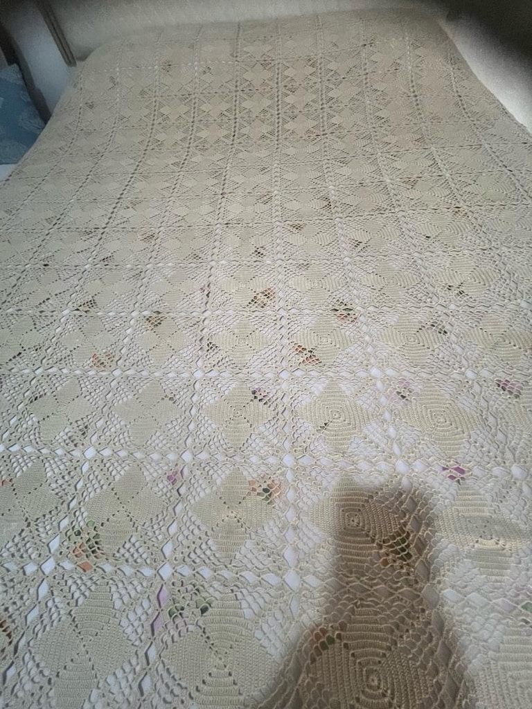 Krem Rengi Kare Motifli Büyük Boy Dantel Yatak Örtüsü yada Masa Örtüsü - 3