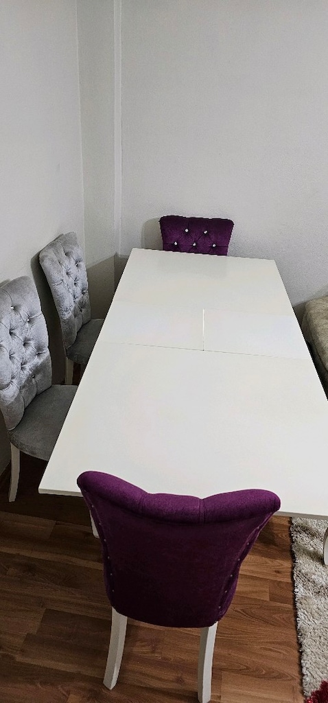 ACİL!! Ayaksız,Genişleyen Salon Yemek Masası Takımı.