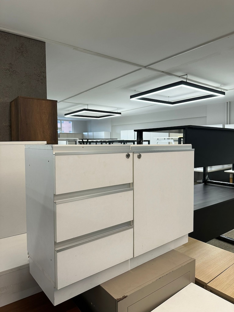 KLAS OFİS ÜSKÜDAR 85x32 BEYAZ KESONLU DOLAP İKİNCİ EL - 2