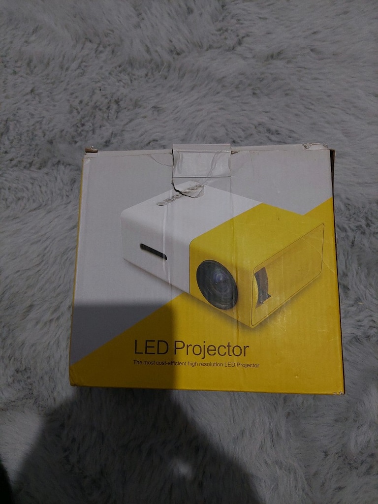 CINEMA perdesi ve LED projector beraber verilecek. - 4