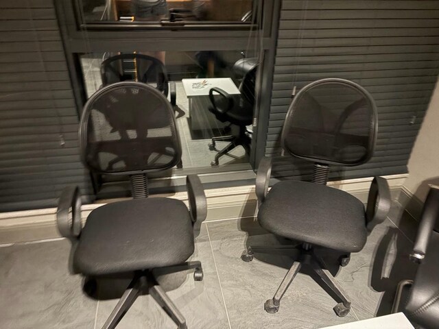 8 adet ofis sandalyesi
