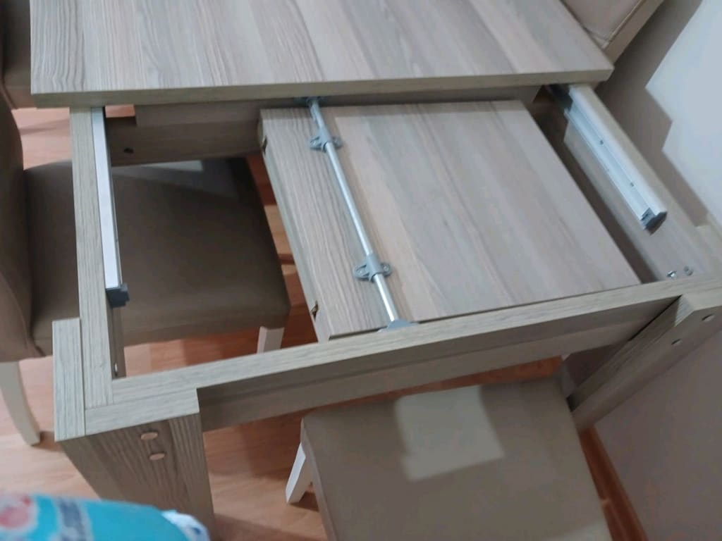 Temiz Durumda Üstten Kayar Açılır, Gizli Bölmeli Yemek Masası - 3