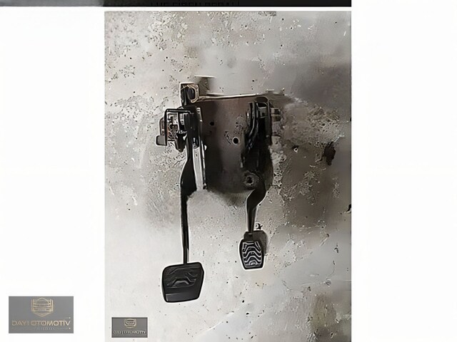 FORD TRANSİT CUSTOM DEBRİYAJ VE FİREN PEDALI
