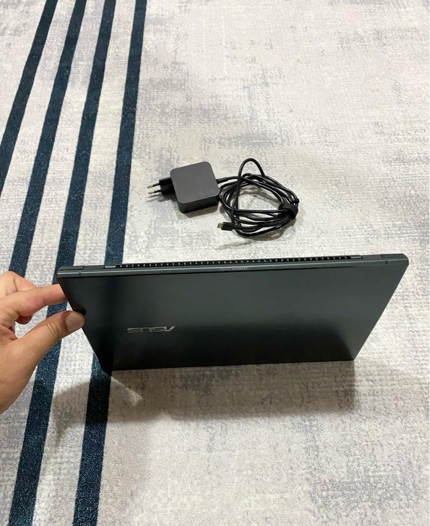 ASUS ZENBOOK - 4