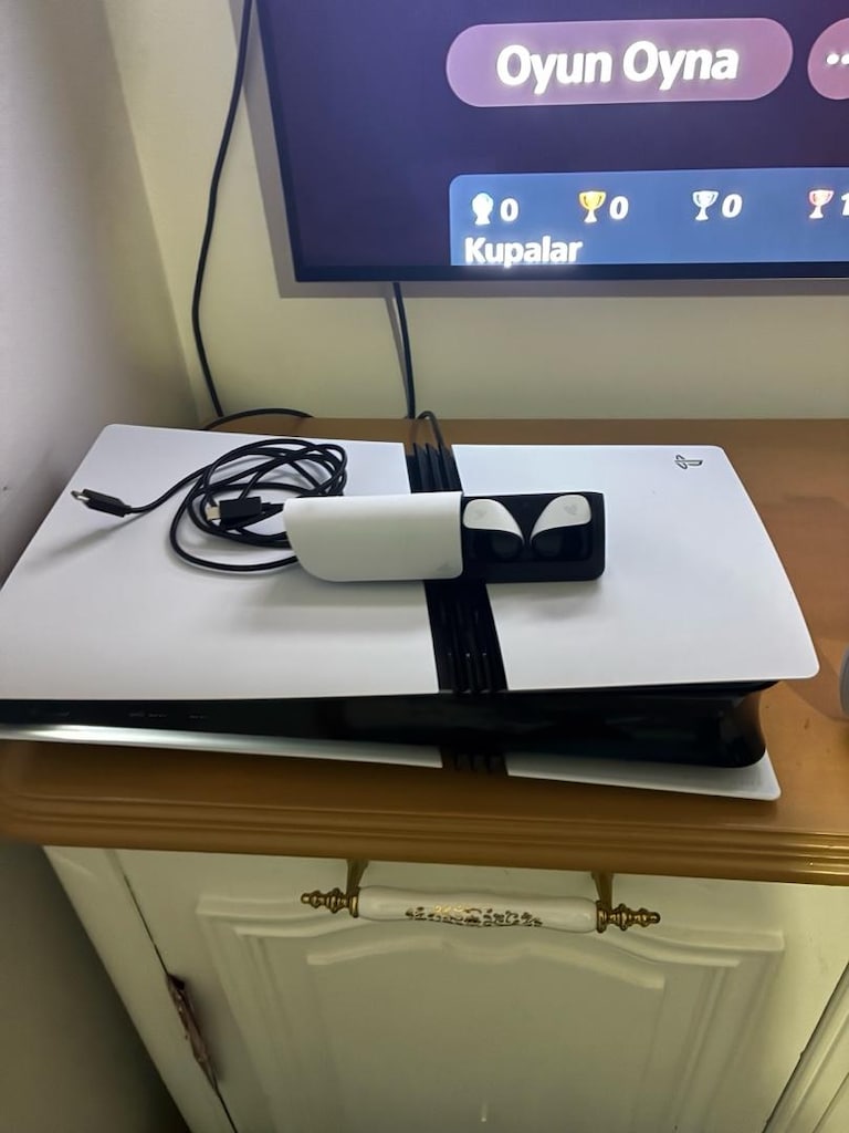 PS5 Pro 2 TB + Sony PULSE Explore + Orijinal DualSense Şarj İstasyonu - 3