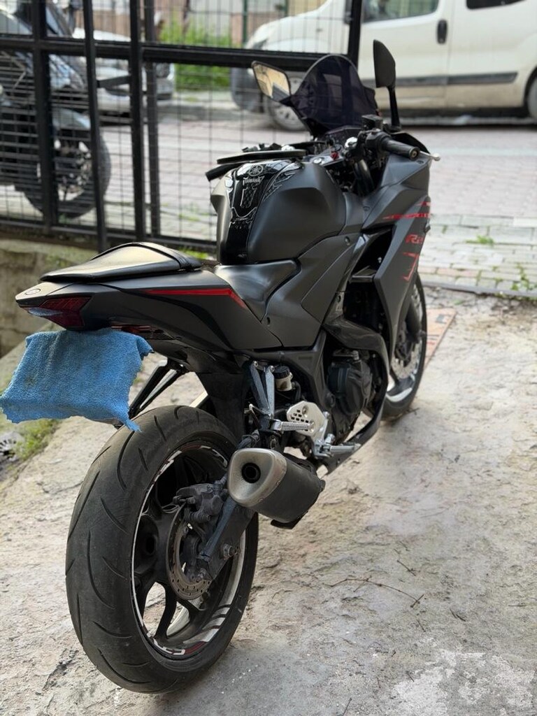 Yamaha YzfR25 - 2