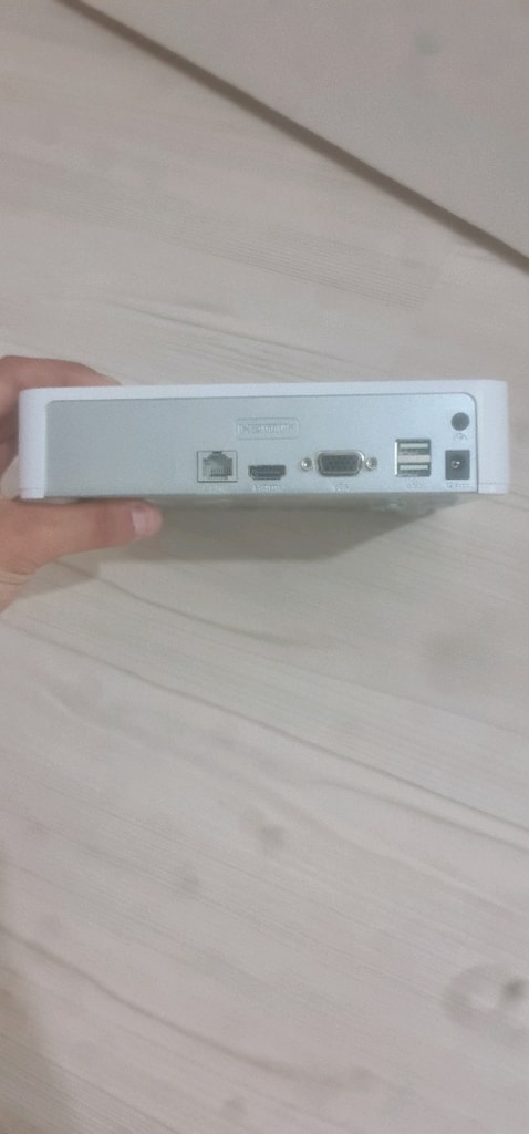 2 kamera 8 girişli kayit cihazı 1 adet 8 li poe swich 1 adet 4 tb hdd - 4