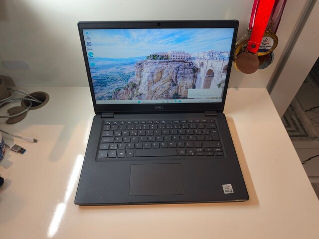 Dell Latitude 14" | i3 10. Nesil | 8 GB RAM | 120 GB SSD | Temiz